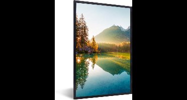 PosterMonkey - Fotolijst - Poster - Meer - Water - Groen - Bergen - Boom - Posterlijst - Frame - 80x120 cm - Muurdecoratie woonkamer - Poster natuur - Foto in lijst - Posterlijst - Kerstversiering - Kerstdecoratie voor binnen - Kerstmis