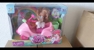 popje Patty met  schattige pup en voertuig  groen 8388