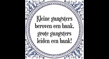 Tegeltje met Spreuk (Tegeltjeswijsheid): Kleine gangsters beroven een bank, grote gangsters leiden een bank! + Kado verpakking & Plakhanger