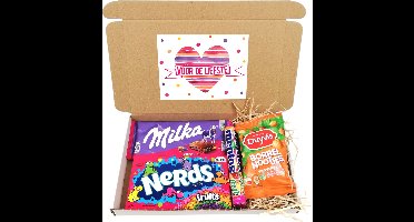 Valentijn brievenbus cadeau - Voor de liefste - Valentijn cadeau pakketje met: Milka chocolade - Nerds - Mentos - borrelnootjes