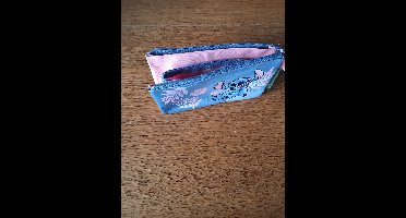 Stitch pennezak met 2 ritsen en 3 vakken 21.50x13x6cm blauw met roos