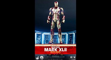 Marvel: Iron Man 3 - Deluxe Iron Man Mark XLII 1:4 Scale Figure