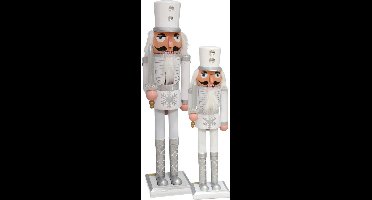 Gerimport Notenkraker beelden - 2x st - wit/zilver - 57 en 78 cm -kunststof - kerstbeelden