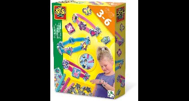 SES Creative – Bedelarmbanden Maken – 3 Armbanden – Inclusief 18 Bedels en Glitterstickers – Sieraden Knutselset vanaf 3 jaar