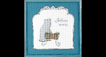Pako Borduurpakket - Geboorte- telpatroon met codekaart - geboortetegel Betje .com jongen - 275.034 - voorgesorteerd garen - Aida met blauw gekleurde rand - 17 x 16 cm - DIY kit