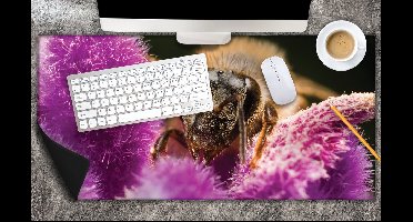 Bureau onderlegger - Honingbij tussen Paarse Pluizige Bloemen - 80x40 cm - 2 mm Dik - Bureau mat Vinyl