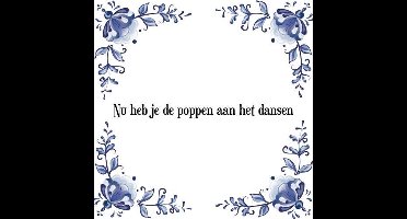 Tegeltje met Spreuk (Tegeltjeswijsheid): Nu heb je de poppen aan het dansen + Kado verpakking & Plakhanger