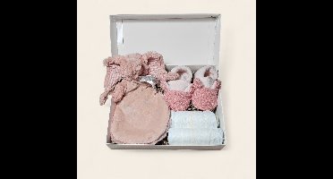 Luxe kraamcadeau meisje – met luiers, Apollo slofjes en Olifant Emily roze