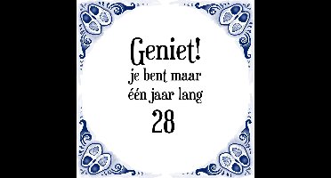 Verjaardag Tegeltje met Spreuk (28 jaar: Geniet! je bent maar één jaar 28! + cadeau verpakking & plakhanger