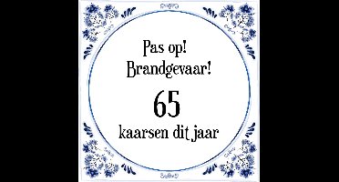 Verjaardag Tegeltje met Spreuk (65 jaar: Pas op! brandgevaar! 65 kaarsen dit jaar! + cadeau verpakking & plakhanger