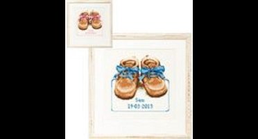 Pako Borduurpakket geboorte - telpatroon met codekaart - Geboorte tegel babyschoentjes blauw en roze - 225.285 - voorgesorteerd garen - Aida - 19 x 20 cm - DIY kit