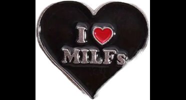 I Love MILFs Enamel Pin – Hartvormige Statement Pin – Ondeugende Broche van Kinky Pleasure