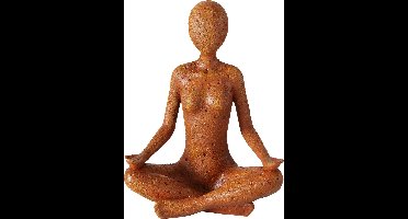 Beeld van een vrouw in yoga kleermakerszit
