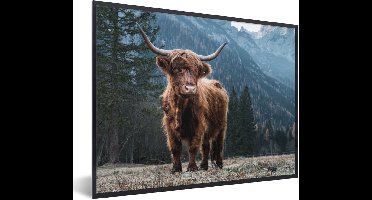 PosterMonkey - Fotolijst - Poster - Schotse hooglander - Berg - Landschap - Boom - Koe - 80x60 cm - Kader - Poster Schotse hooglander - Poster frame - Foto in lijst - Poster dieren