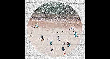 WallClassics - Muursticker Cirkel - Windsurfers op het Strand - 40x40 cm Foto op Muursticker