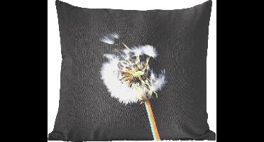Sierkussens - Kussentjes Woonkamer - 50x50 cm - Een stuifbloem op een zwarte achtergrond