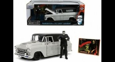 Chevrolet Suburban met Frankenstein Beeldje