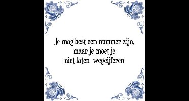 Tegeltje met Spreuk (Tegeltjeswijsheid): Je mag best een nummer zijn, maar je moet je niet laten wegcijferen + Kado verpakking & Plakhanger