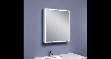 Spiegelkast Quatro 60x70x13cm Aluminium Geintegreerde LED Verlichting Sensor Lichtschakelaar Stopcontact Glazen Planken