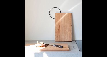 Vij5 - Plain Board | design snijplank, massief beuken, druivenpitolie - Medium - ca. 17 x 29 cm - met zwart gepoedercoate ring op de hoek