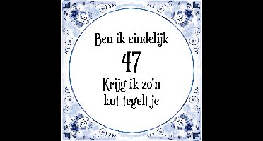 Verjaardag Tegeltje met Spreuk (47 jaar: Ben ik eindelijk 47 krijg ik zo'n kut tegeltje + cadeau verpakking & plakhanger