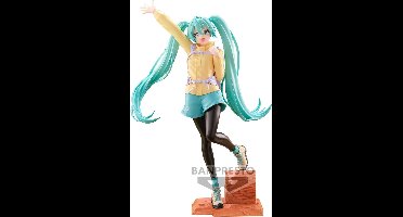 Hatsune Miku - Holiday Memories - Mountain Climbing Standbeeld 20cm