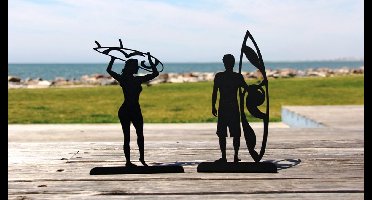 Surfer meisje en jongen metalen bureaubladdecor