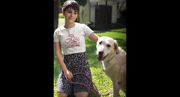 Shirt - At least my dog loves me - Wurban Wear | Grappig shirt | Hond | Unisex tshirt | Speelgoed | Hondenmand | Knuffel | Wit