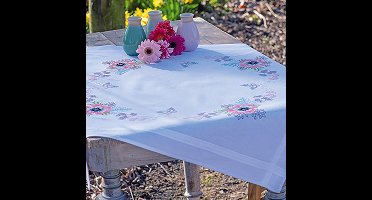 Vervaco - Tafelkleed kit - Pastel bloempjes - PN-0168658 - Borduren - Borduurpakket - Borduurpakket volwassenen - Borduurpakket kind