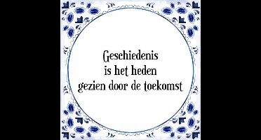 Tegeltje met Spreuk (Tegeltjeswijsheid): Geschiedenis is het heden gezien door de toekomst + Kado verpakking & Plakhanger