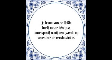 Tegeltje met Spreuk (Tegeltjeswijsheid): De boom van de liefde heeft maar ��n tak; daar spruit nooit een tweede op vooraleer de eerste stuk is + Kado verpakking & Plakhanger