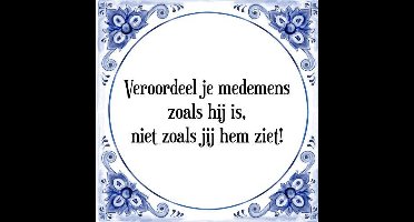 Tegeltje met Spreuk (Tegeltjeswijsheid): Veroordeel je medemens zoals hij is, niet zoals jij hem ziet! + Kado verpakking & Plakhanger