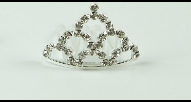 Tiara klein pyramide recht