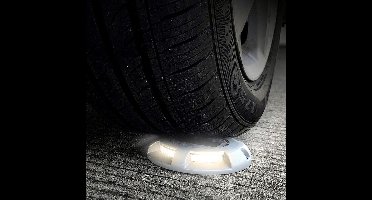 Solar grondspot 'Shield' - Aluminium spot - Warm wit licht - Op zonne-energie - Geschikt voor in de tuin en op de oprit