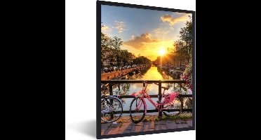 PosterMonkey - Poster - Fotolijst - Amsterdam - Fiets - Bloemen - Zon - Roze - Kader - 30x40 cm - Posters - Muurdecoratie - Poster met lijst - Kamerdecoratie