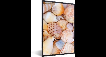 PosterMonkey - Poster met lijst - Schelpen - Oranje - Geel - Strand - Wanddecoratie - Poster zee - Fotolijst - 20x30 cm - Kader - Poster frame - Muurdecoratie - Poster in lijst