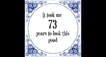 Verjaardag Tegeltje met Spreuk (73 jaar: It took me 73 years to look this good + cadeau verpakking & plakhanger
