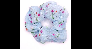 Scrunchie tule lichtblauw met bloemetjes