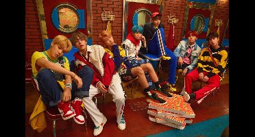 BTS poster - Bangtan Boys - Zuid-Korea -Rappers -RM - Suga - J-hope - Zangers - Jin - Jimin V - Jungkook - pizza - 61 x 91.5 cm.