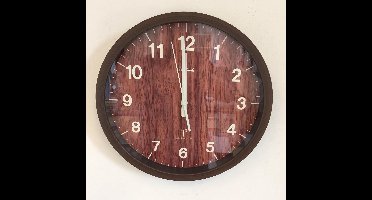 Wandklok notenhout design