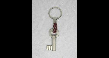 sleutelhanger, keychain, GILDE, oersterk staal. Sleuteltje met bruin leer