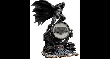 Iron Studios Zack Snyder's Justice League - Figuur Deluxe - Batman on Batsignal 1/10