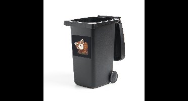 Container sticker Kleine panda illustratie - Een illustratie van een kleine panda die zijn staart vasthoudt Klikosticker - 40x40 cm - kliko sticker - weerbestendige containersticker