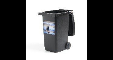 Container sticker Wassende Dieren - Valken die een bad nemen in een waterplas Klikosticker - 40x40 cm - kliko sticker - weerbestendige containersticker