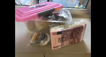 Grote kunststof euromunten en briefjes 140 stuks