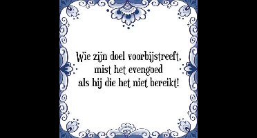 Tegeltje met Spreuk (Tegeltjeswijsheid): Wie zijn doel voorbijstreeft, mist het evengoed als hij die het niet bereikt! + Kado verpakking & Plakhanger