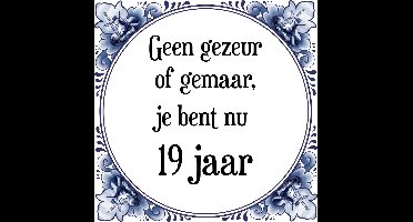 Verjaardag Tegeltje met Spreuk (19 jaar: Geen gezeur of ge maar, je bent nu gewoon 19 jaar + cadeau verpakking & plakhanger
