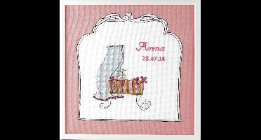 Pako Borduurpakket - Geboorte - telpatroon met codekaart - geboortetegel Betje .com meisje - 275.033 - voorgesorteerd garen - Aida met gekleurde roze rand - 17 x 16 cm - DIY kit