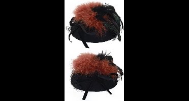 Dameshoed wolvilt zwart met gaas, groene/zwarte/bruine veren en strik maat 57-58