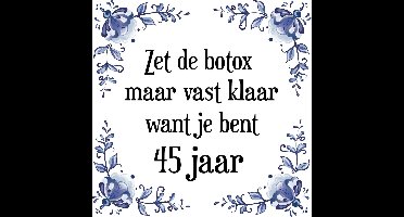 Verjaardag Tegeltje met Spreuk (45 jaar: Zet de botox maar vast klaar, want je bent 45 jaar + cadeau verpakking & plakhanger